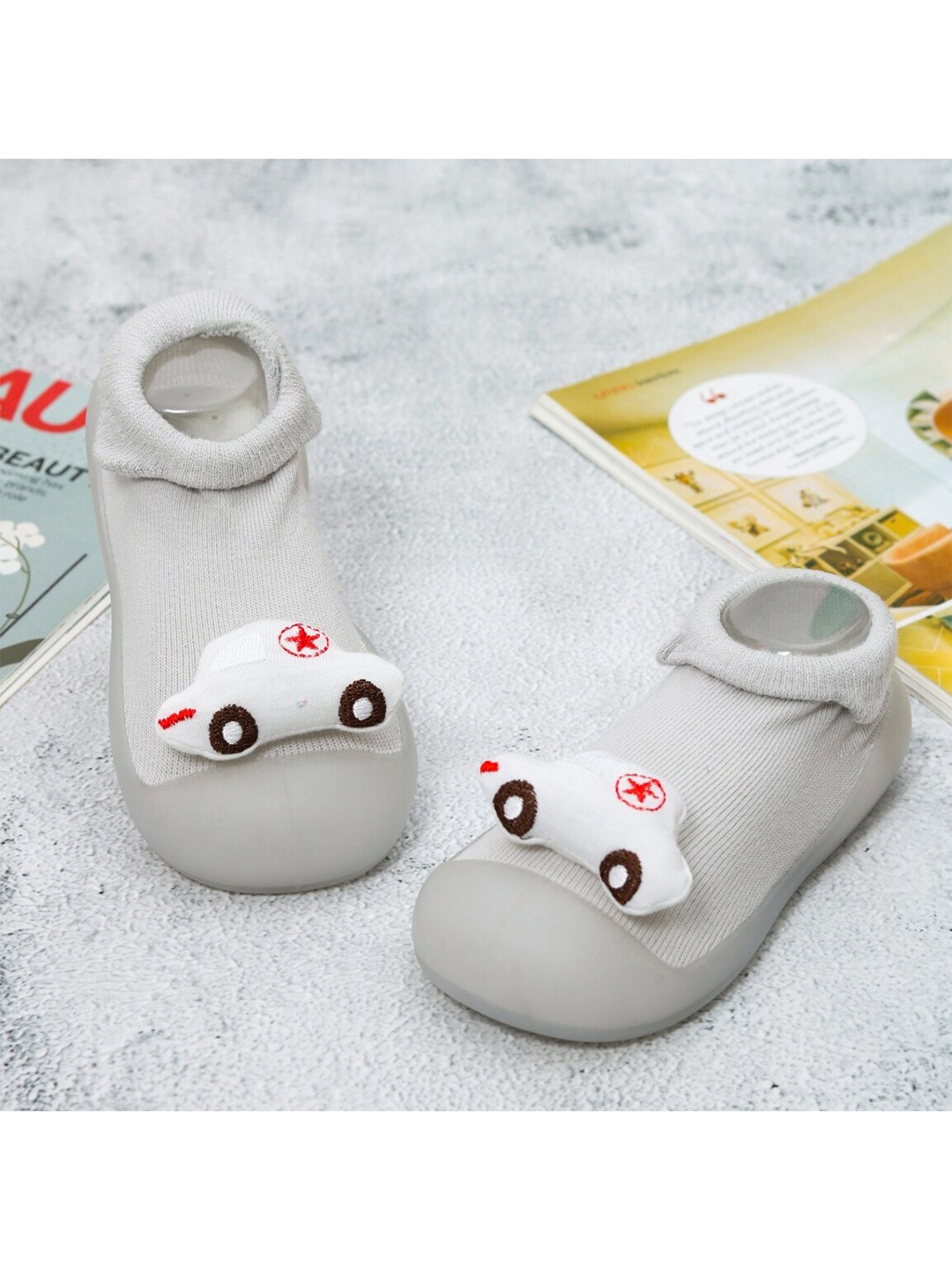 

Yellow Bee Boys Grey Car Patterned Ankle Length Shoe Socks