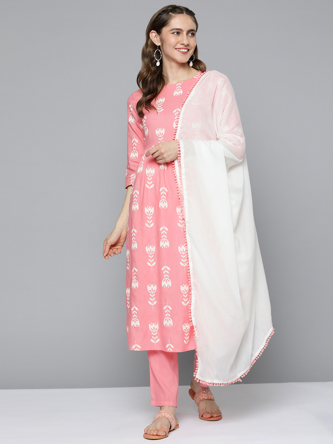 

HERE&NOW Women Ethnic Motifs Viscose Rayon Print Parade Kurta Set, Pink