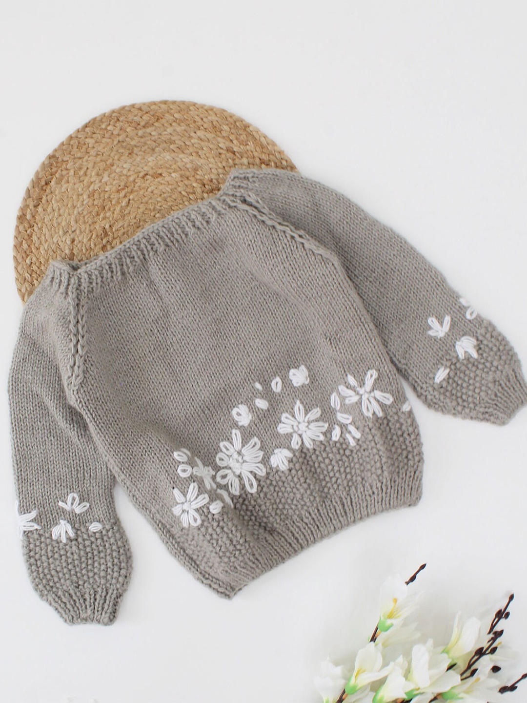 

Woonie Kids Grey & White Floral Pullover