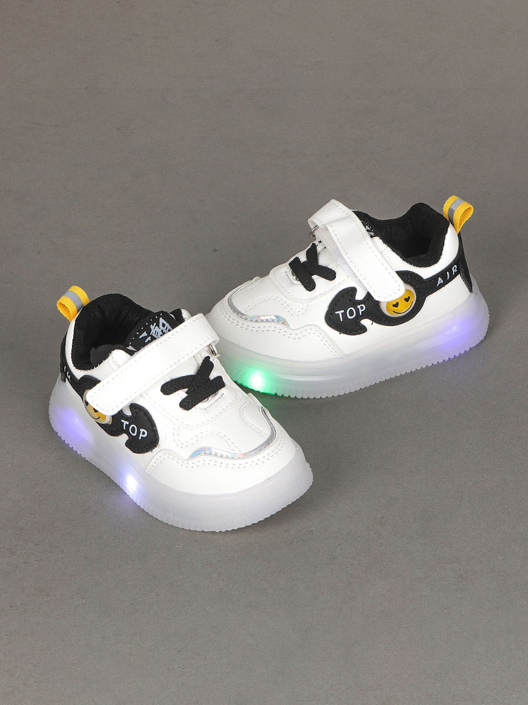 

FEETWELL SHOES Unisex Kids White Printed Slip-On Sneakers