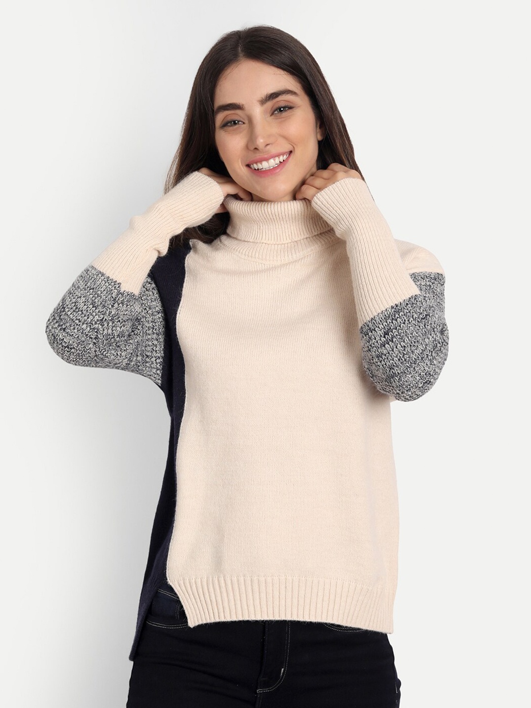 

iki chic Women Cream-Coloured & Grey Colourblocked Cotton Wool Pullover