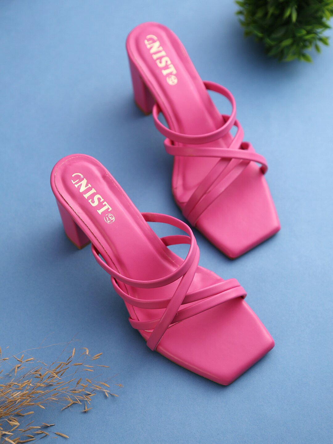 

GNIST Pink Block Sandals