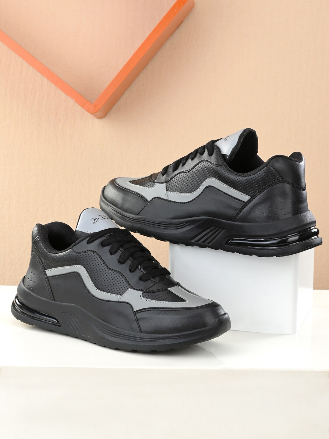 

mr wonker Men Black Batman Sneakers