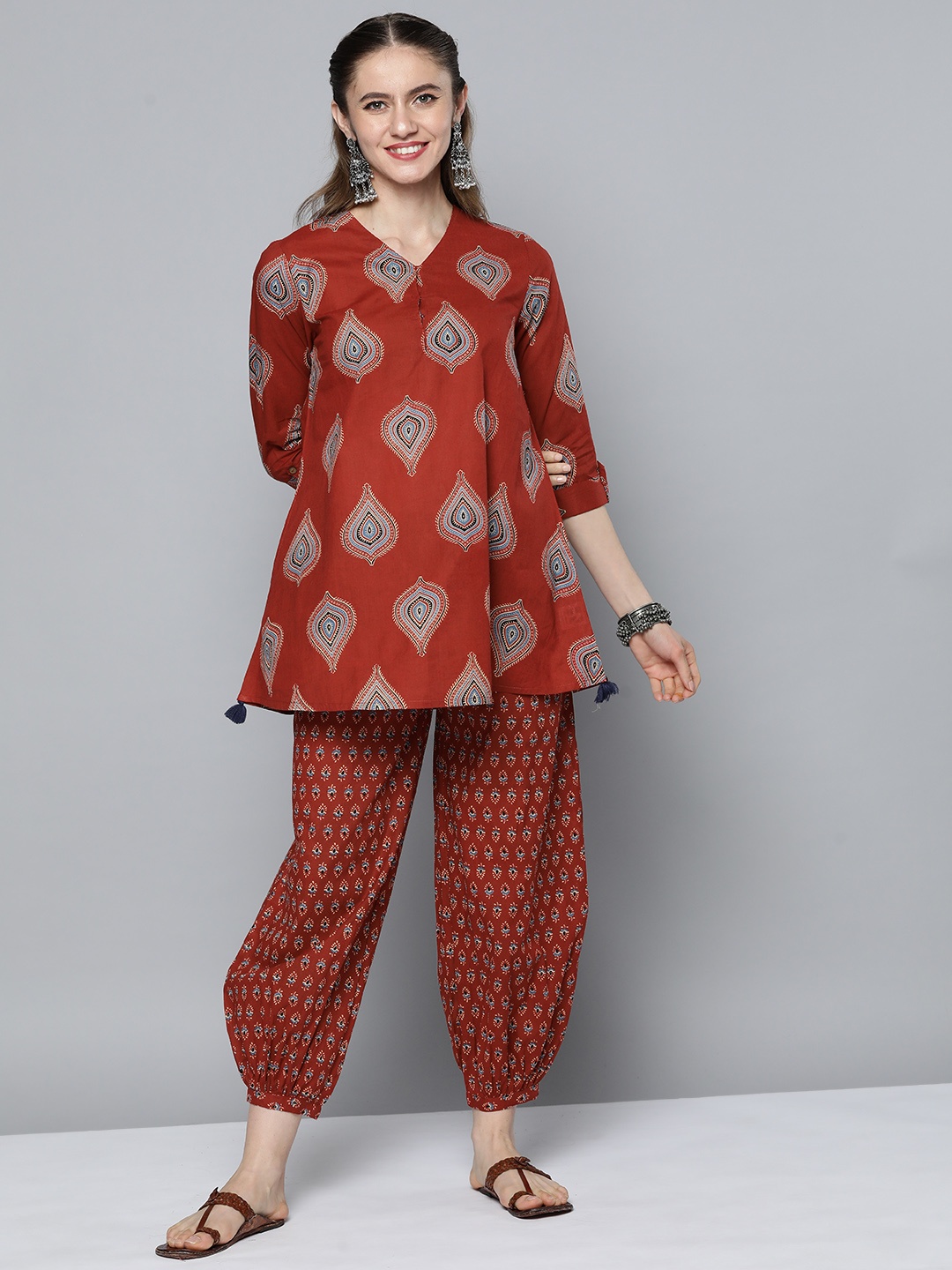 

HERE&NOW Women Maroon Ethnic Motifs Printed Pleated Pure Cotton Kurti with Salwar