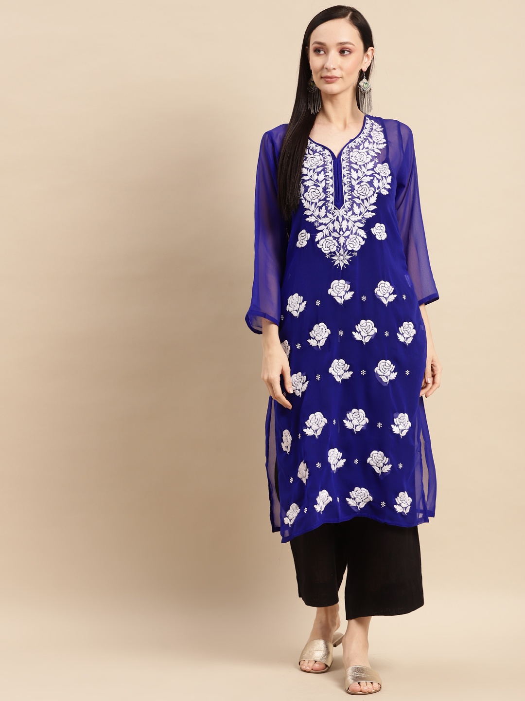 

Saadgi Women Navy Blue & White Floral Embroidered Chikankari Floral Georgette Kurta