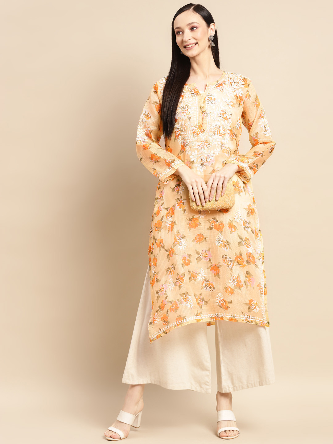 

Saadgi Women Beige & White Floral Embroidered Chikankari Kurta