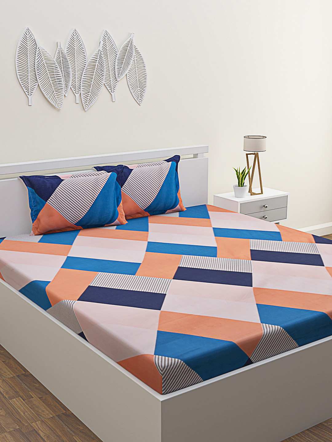 

ROMEE Geometric 186 TC Microfiber Queen Bedsheet with 2 Pillow Covers, Pink