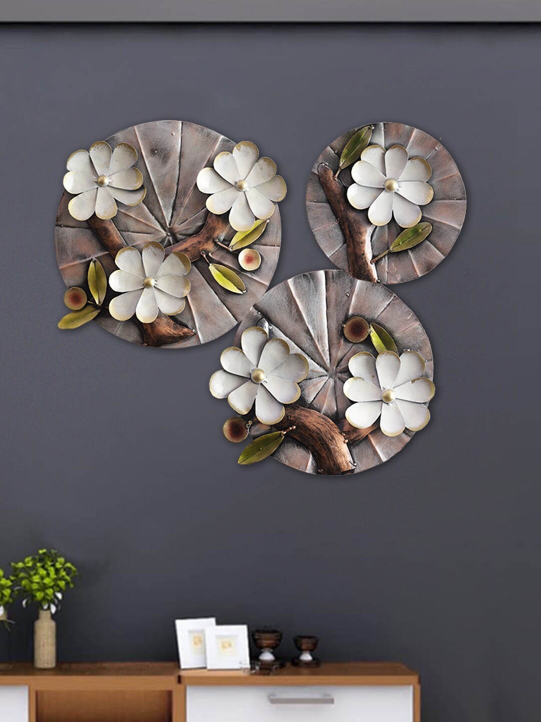 

Aapno Rajasthan Set Of 3 Disc Shaped Wall Decor, Grey