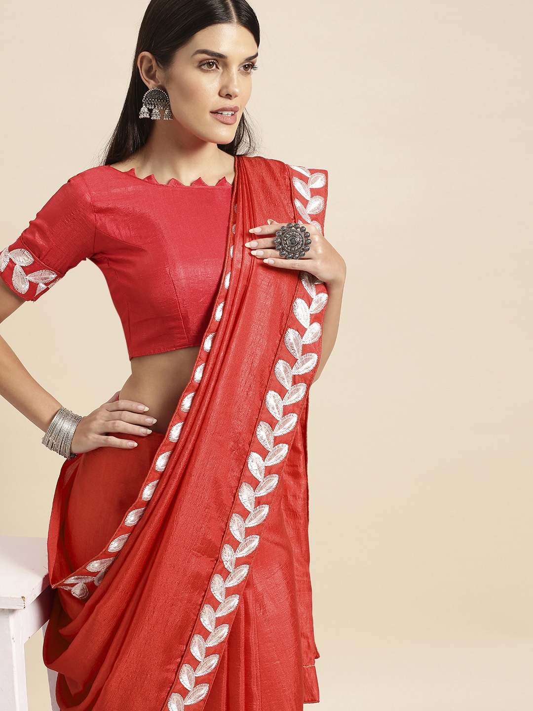 

Vaidehi Fashion Floral Silk Blend Saree, Red