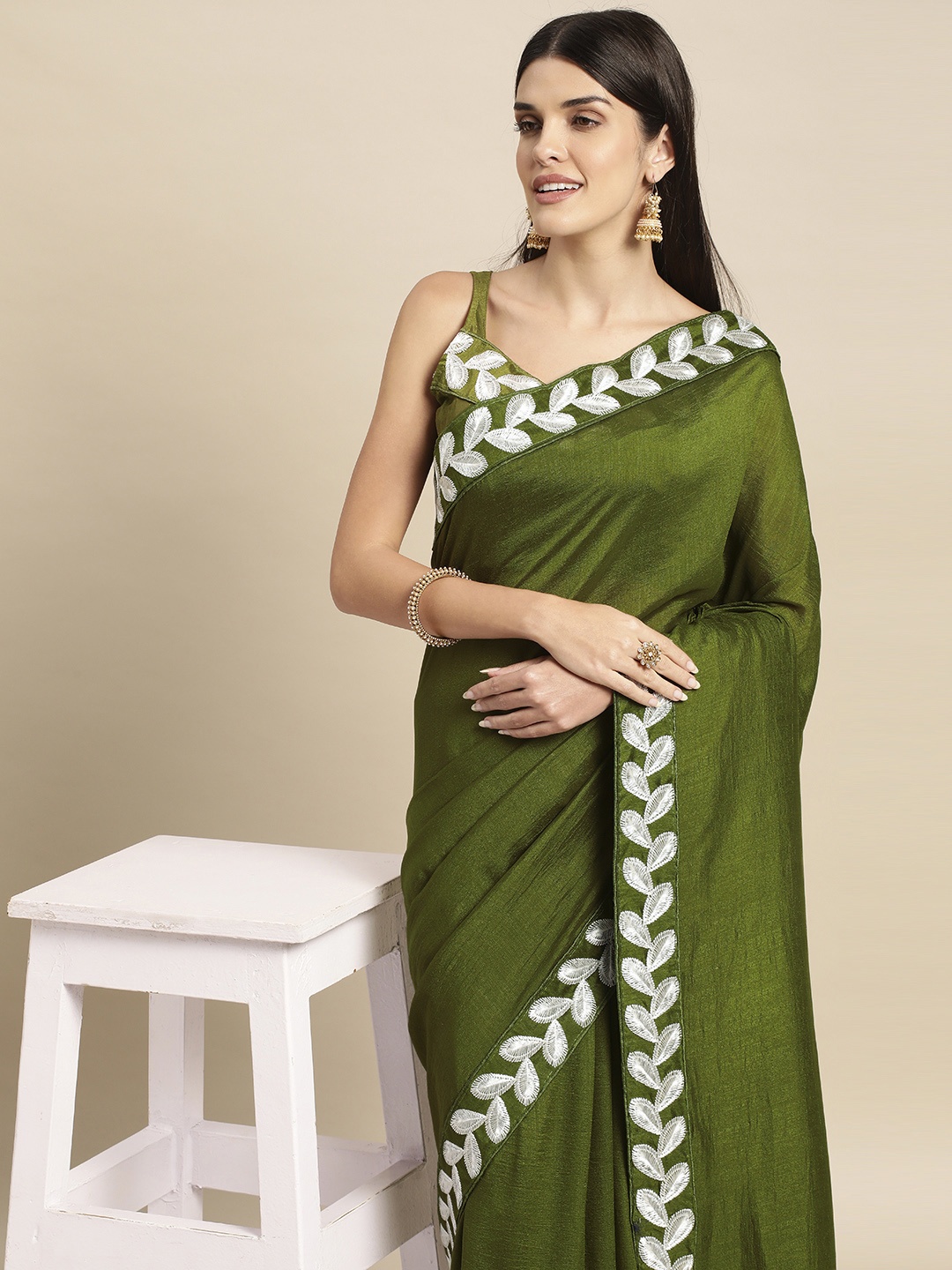 

Vaidehi Fashion Floral Silk Blend Saree, Olive