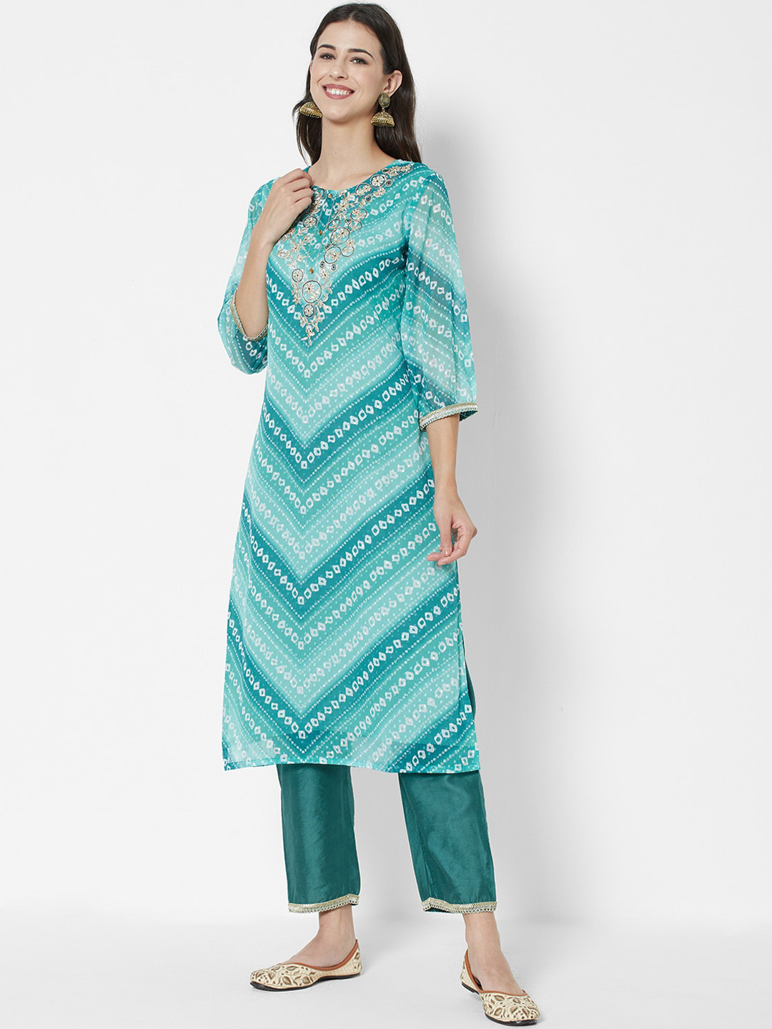 

HEEPOSH Women Green Floral Embroidered Gotta Patti Kurta with Trouser