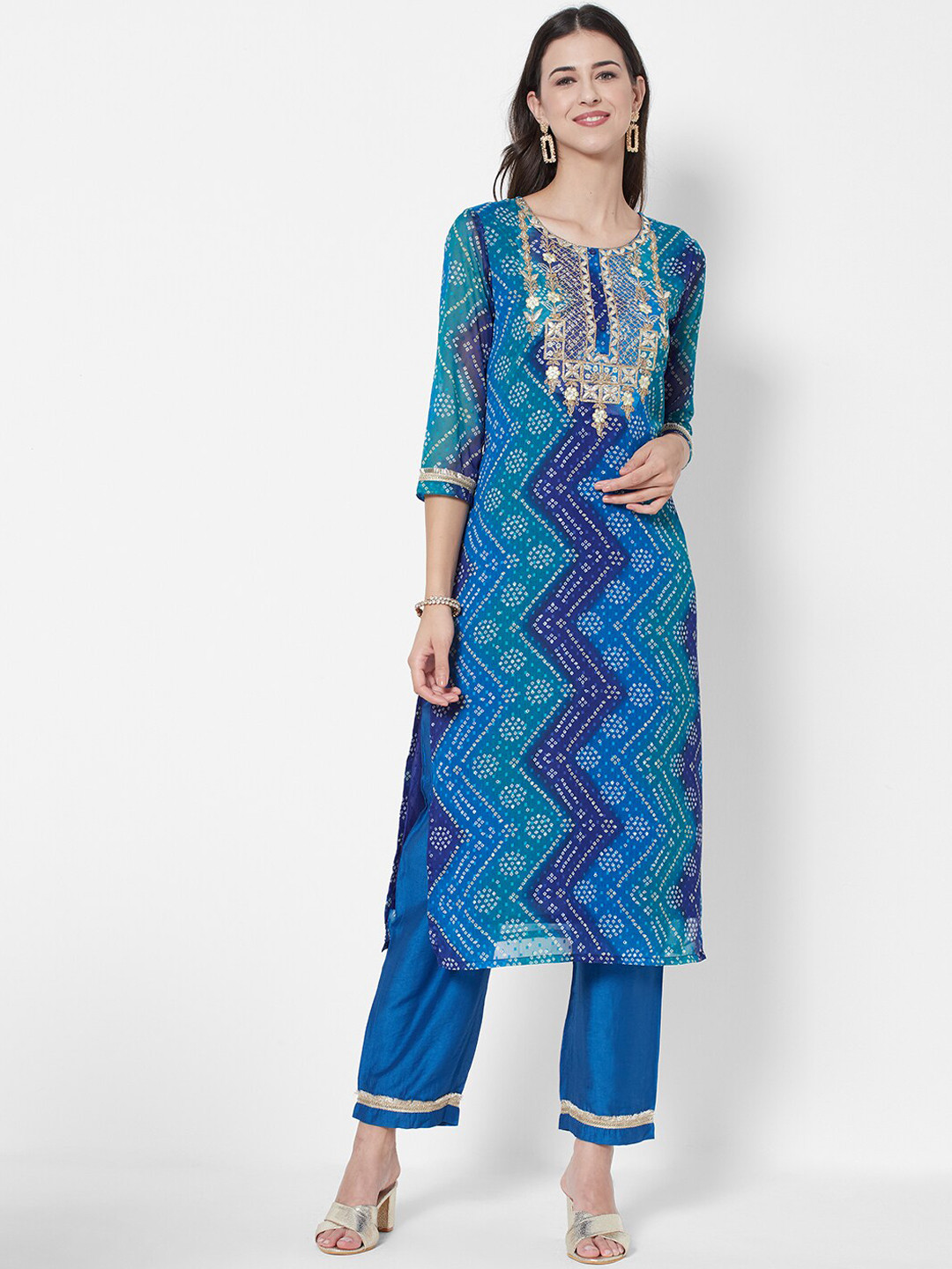 

HEEPOSH Women Navy Blue & Off White Floral Embroidered Gotta Patti Kurta with Trouser