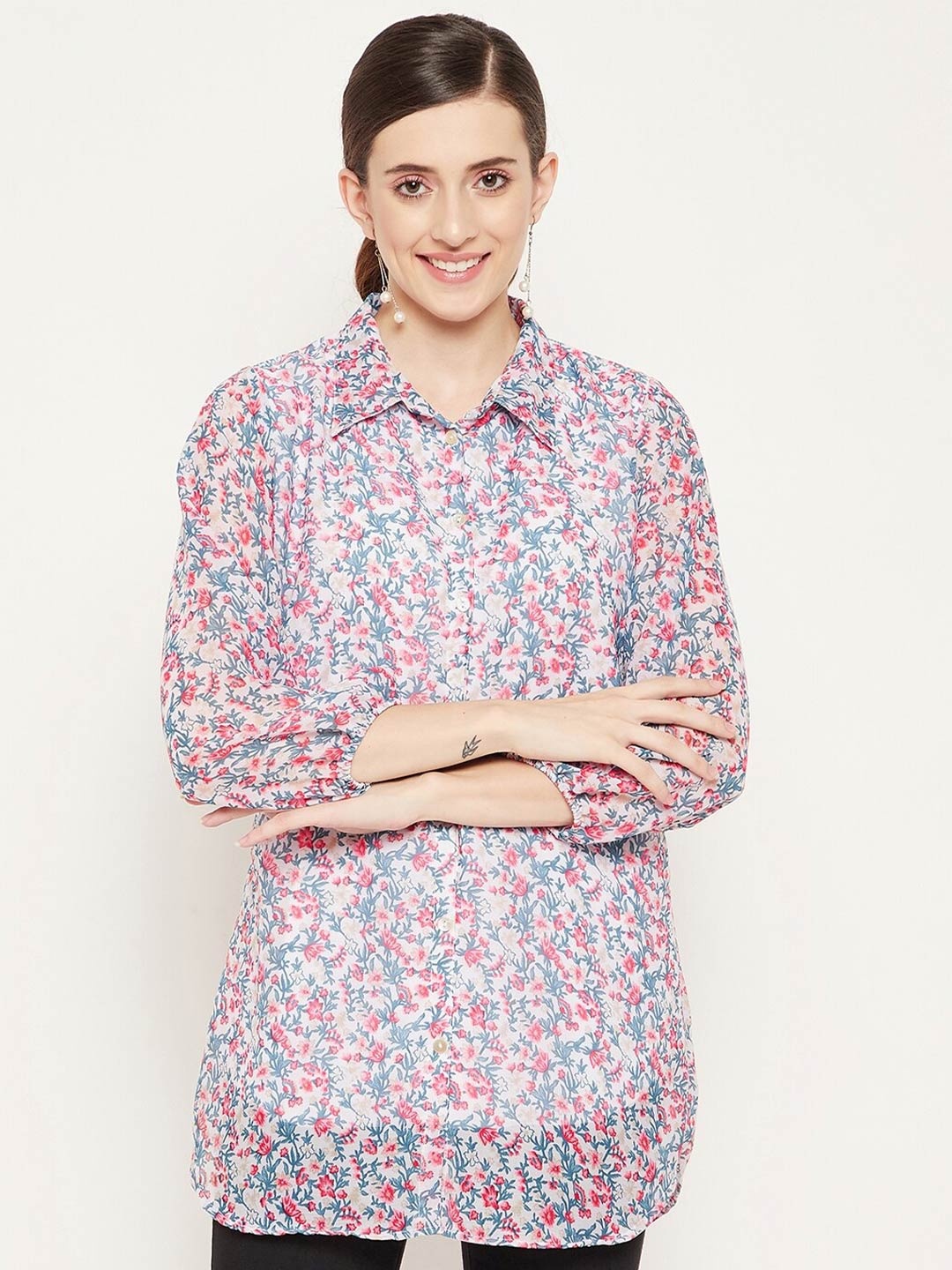 

Bitterlime White & Pink Shirt Collar Printed Tunic