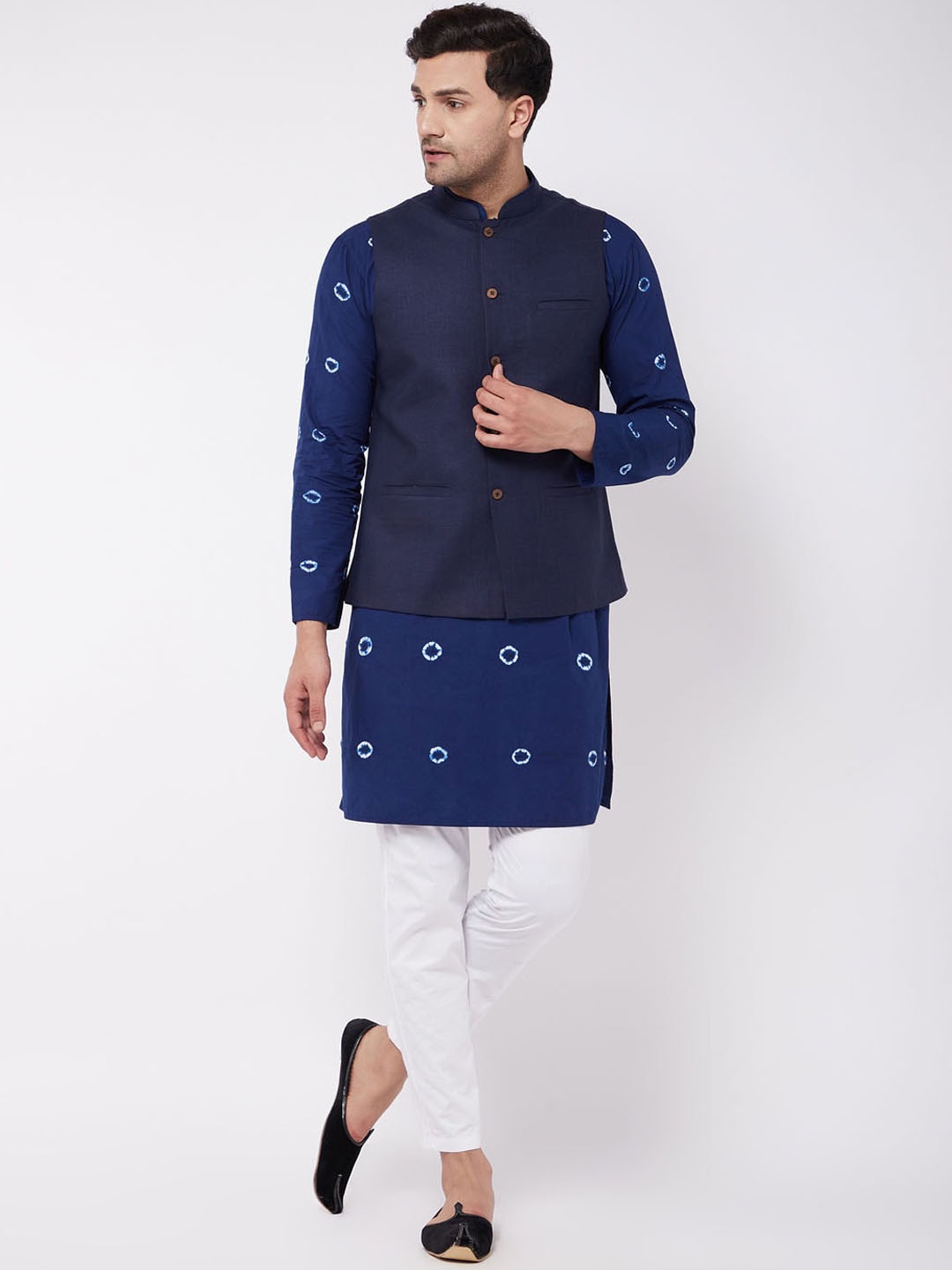 

VASTRAMAY Men Printed Pure Cotton Kurti with Nehru Jacket With Pyjamas, Blue
