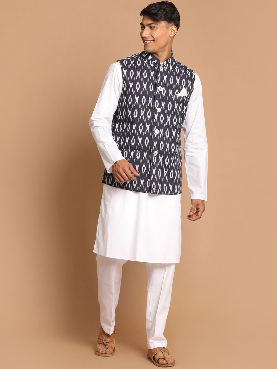 

VASTRAMAY Men Pure Cotton Kurta with Pyjama With Jacket, White