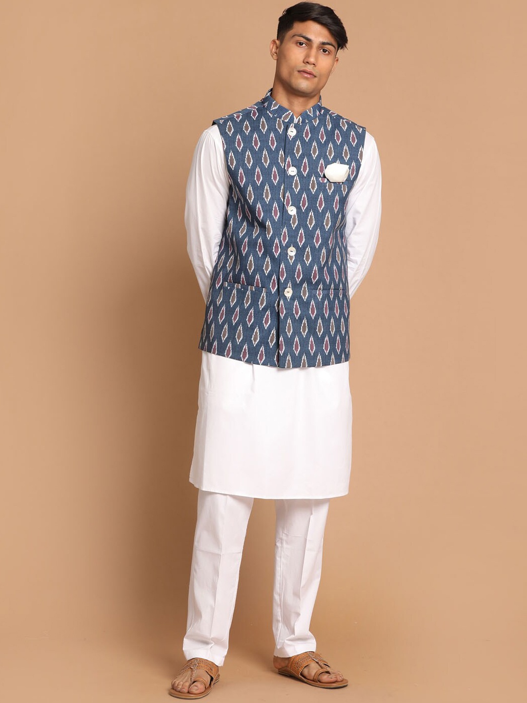 

VASTRAMAY Men White Pure Cotton Kurta with Pyjamas & Nehru Jacket