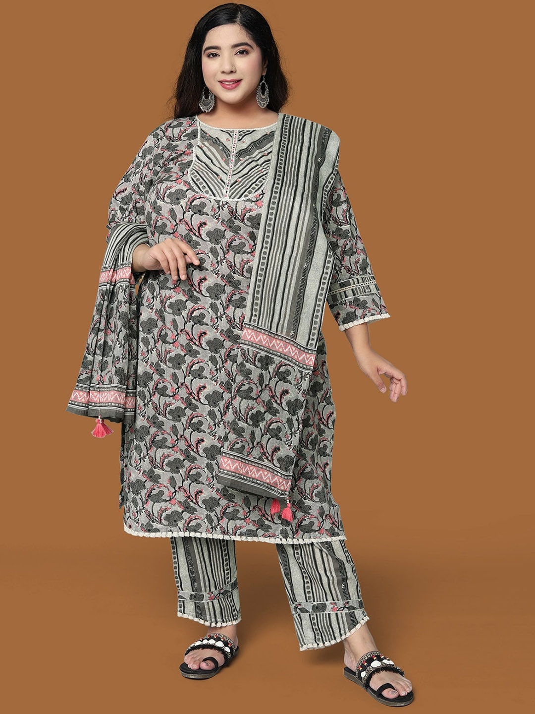 

MIRCHI FASHION Women Printed Sequinned Pure Cotton Kurti with Trousers & With Dupatta, Grey