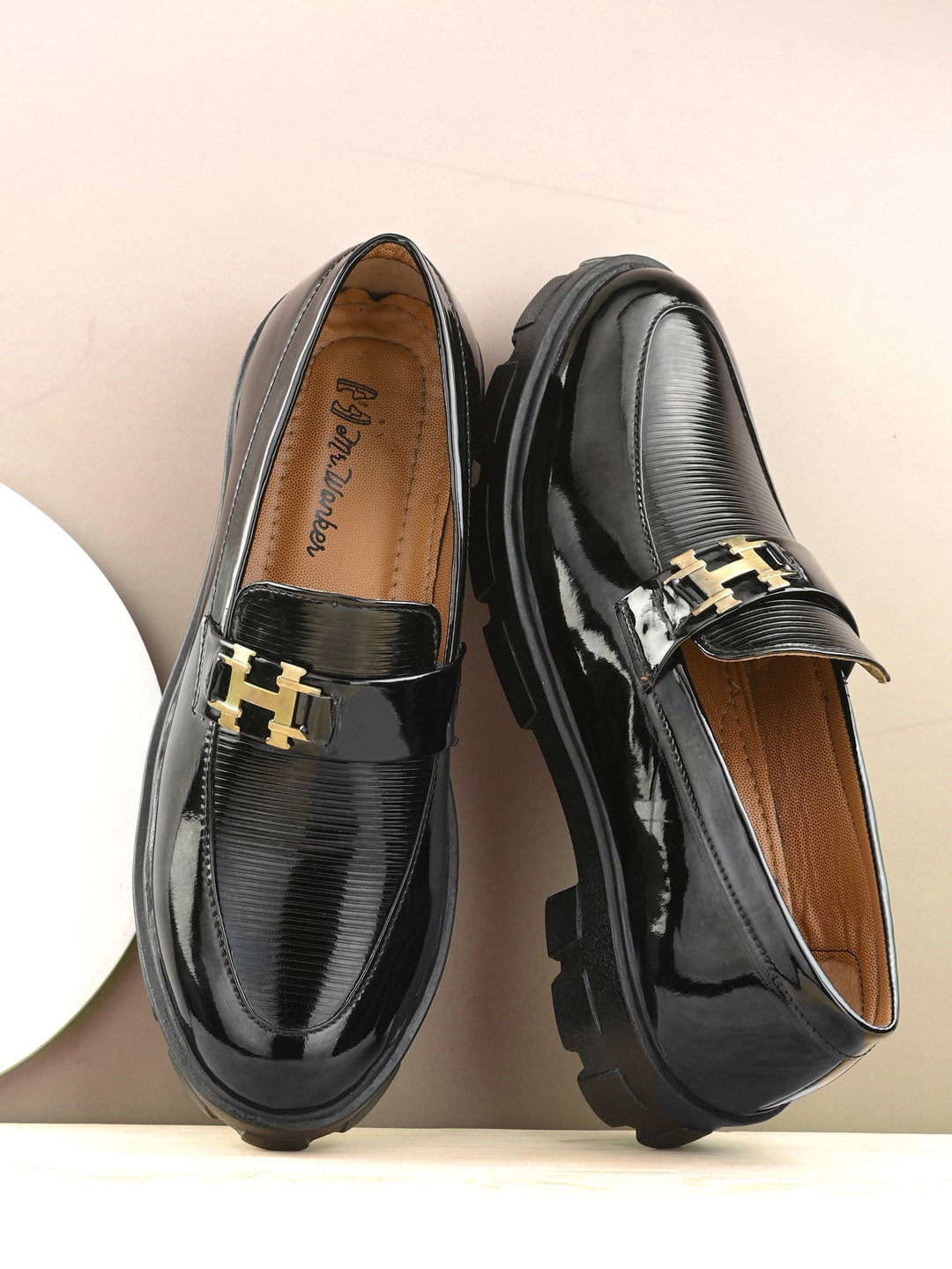 

mr wonker Men Black Cars Colourblocked Loafers