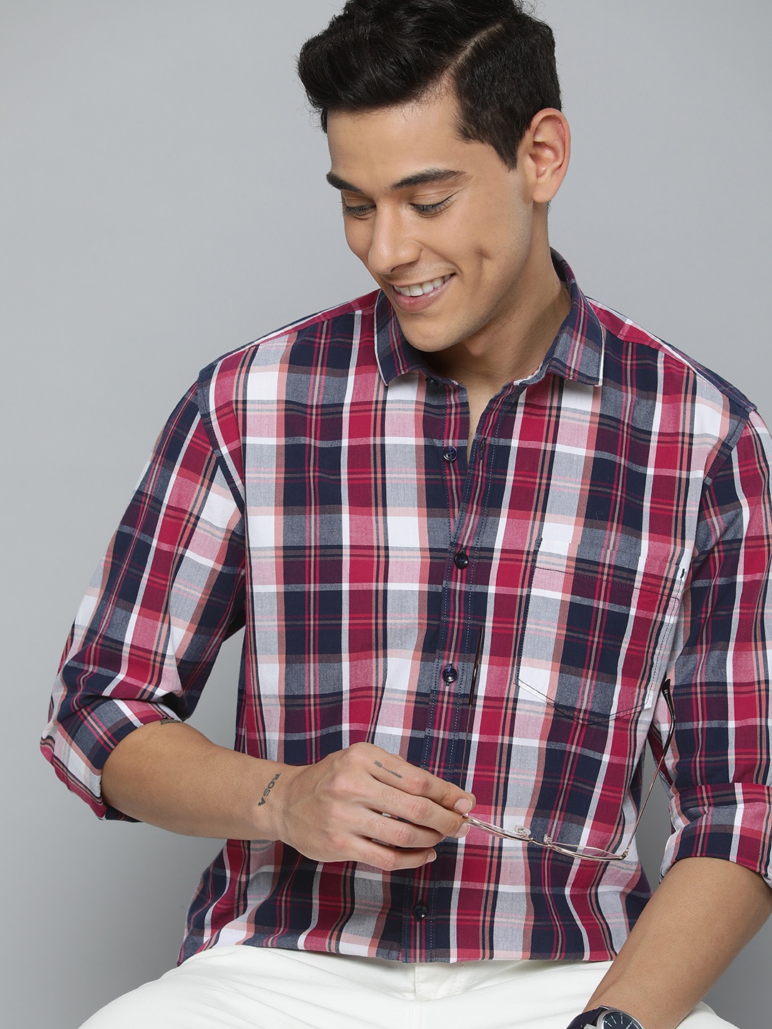 

Mast & Harbour Men Navy Blue & Magenta Pink Checked Pure Cotton Casual Shirt