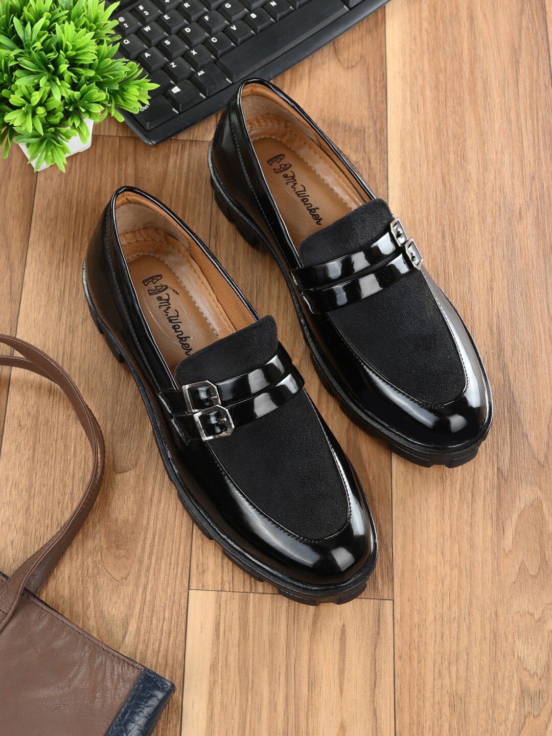 

mr.wonker Men Black Solid Formal Loafers