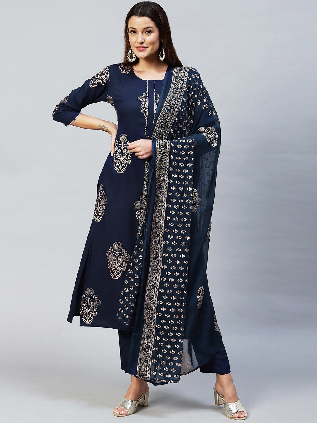 

KALINI Women Navy Blue Floral Printed Kurti with Trousers & With Dupatta