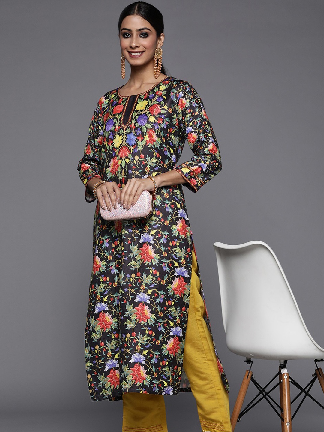 

Varanga Floral Printed Straight Winter Kurta with Thread Work, Black