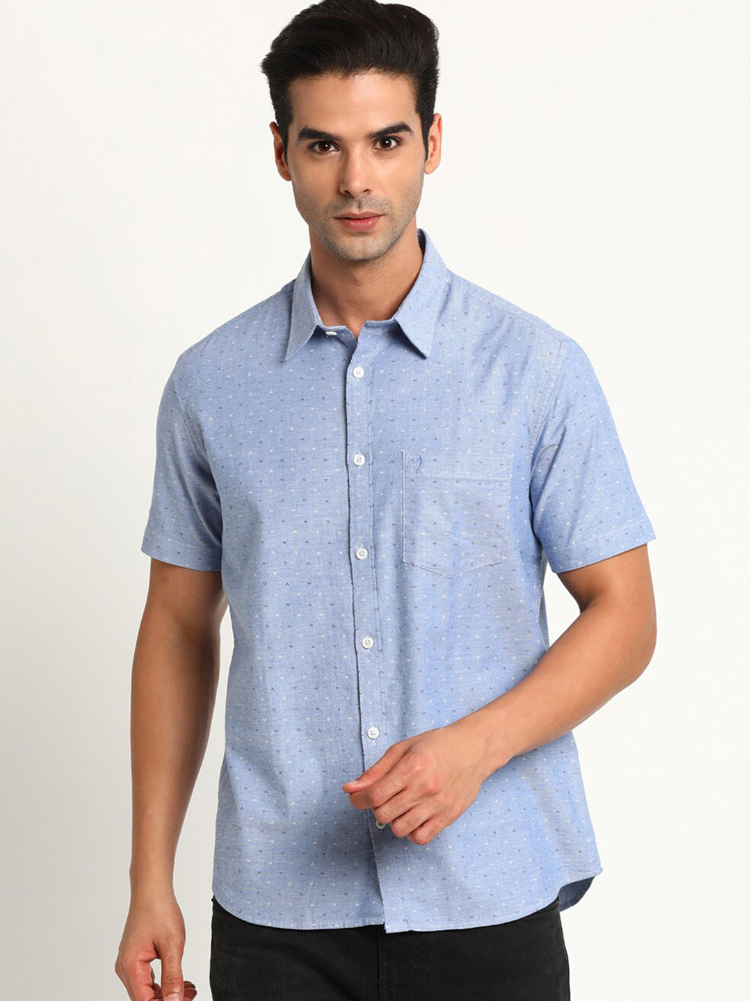 

Indian Terrain Men Blue Chiseled Slim Fit Printed Pure Cotton Casual Shirt