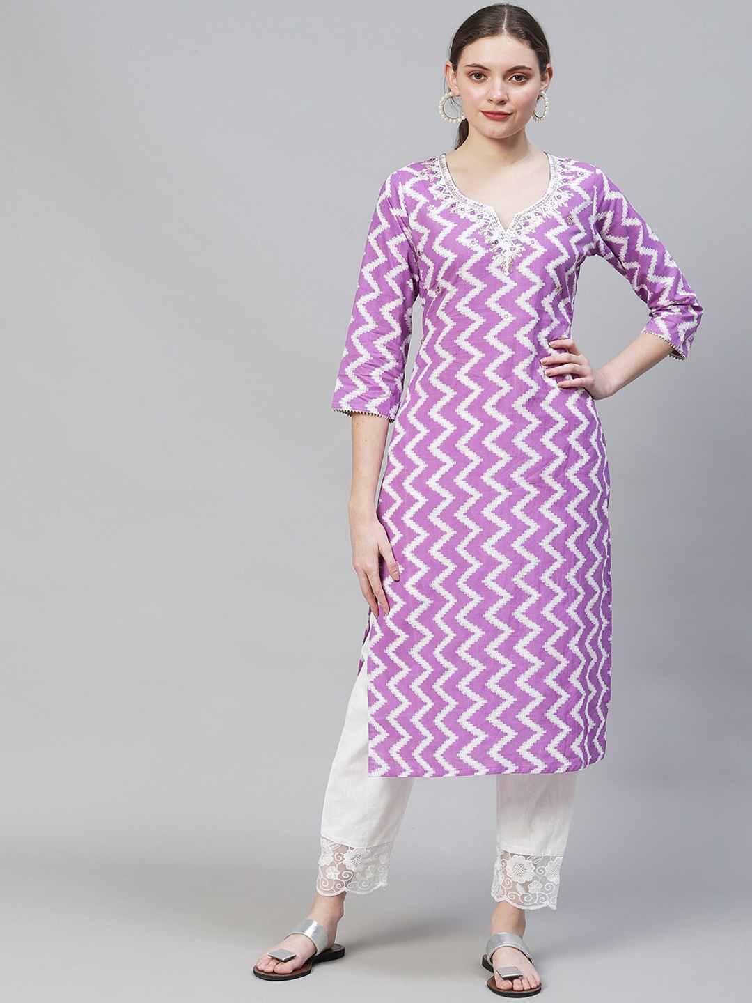 

FASHOR Women Purple & White Chevron Printed Thread Work Straight Fit Cotton Kurta