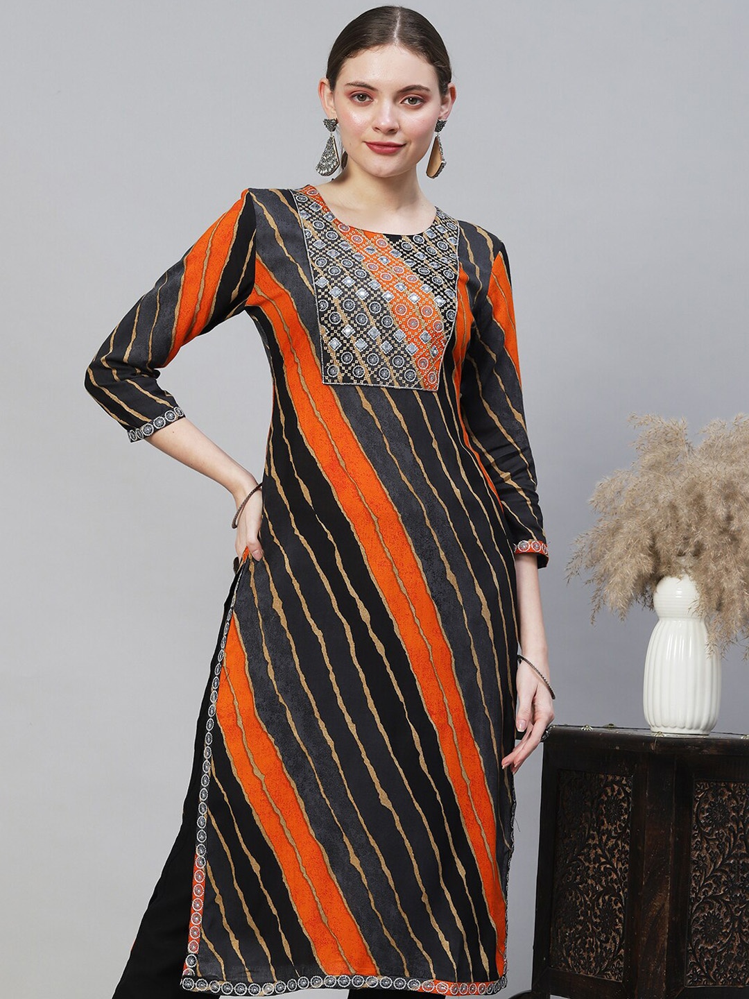 

FASHOR Women Black & Coral Embroidered Gotta Patti Kurta