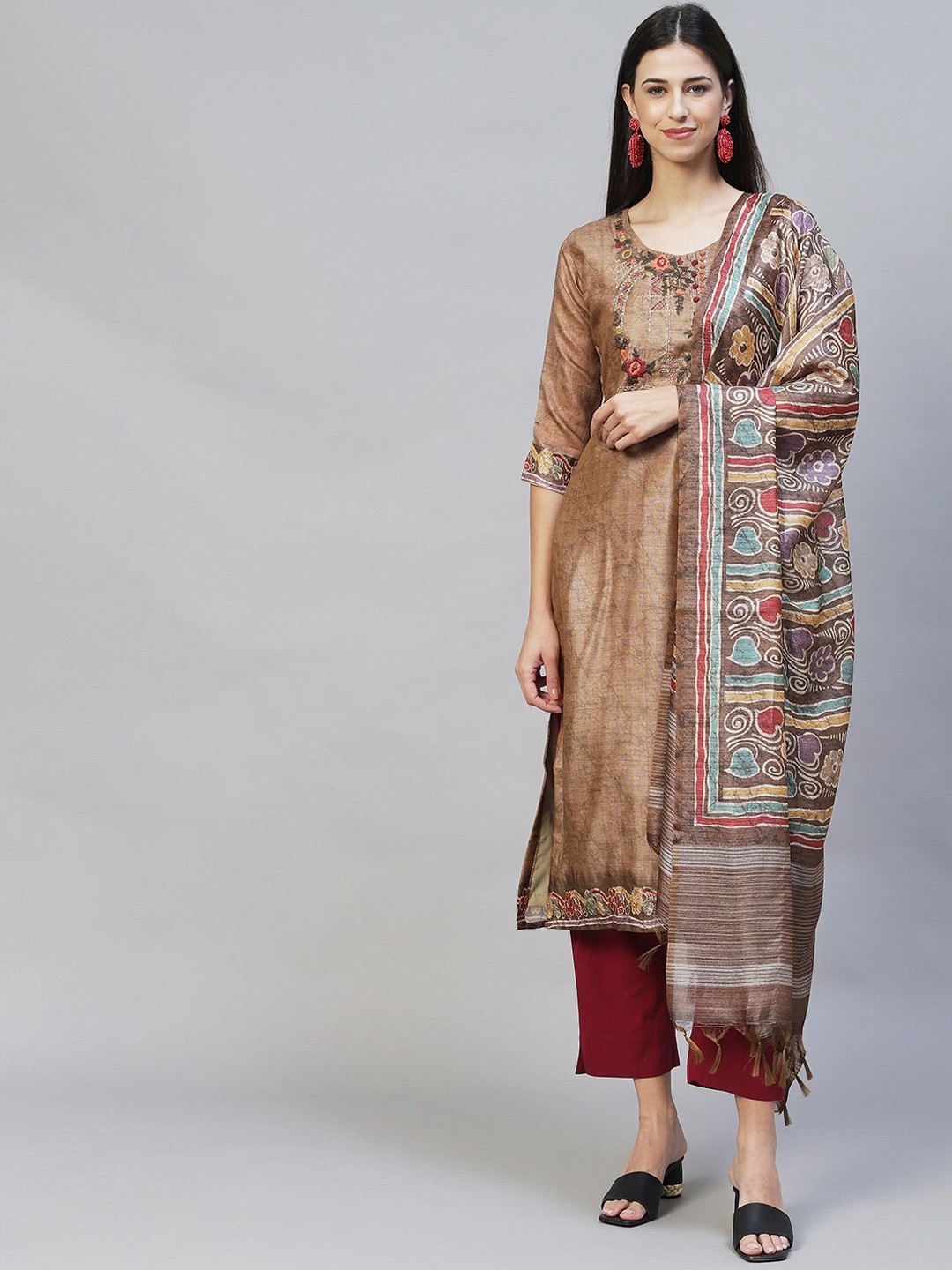 

FASHOR Women Brown & Red Floral Embroidered Thread Work Floral Chanderi Silk Kurta