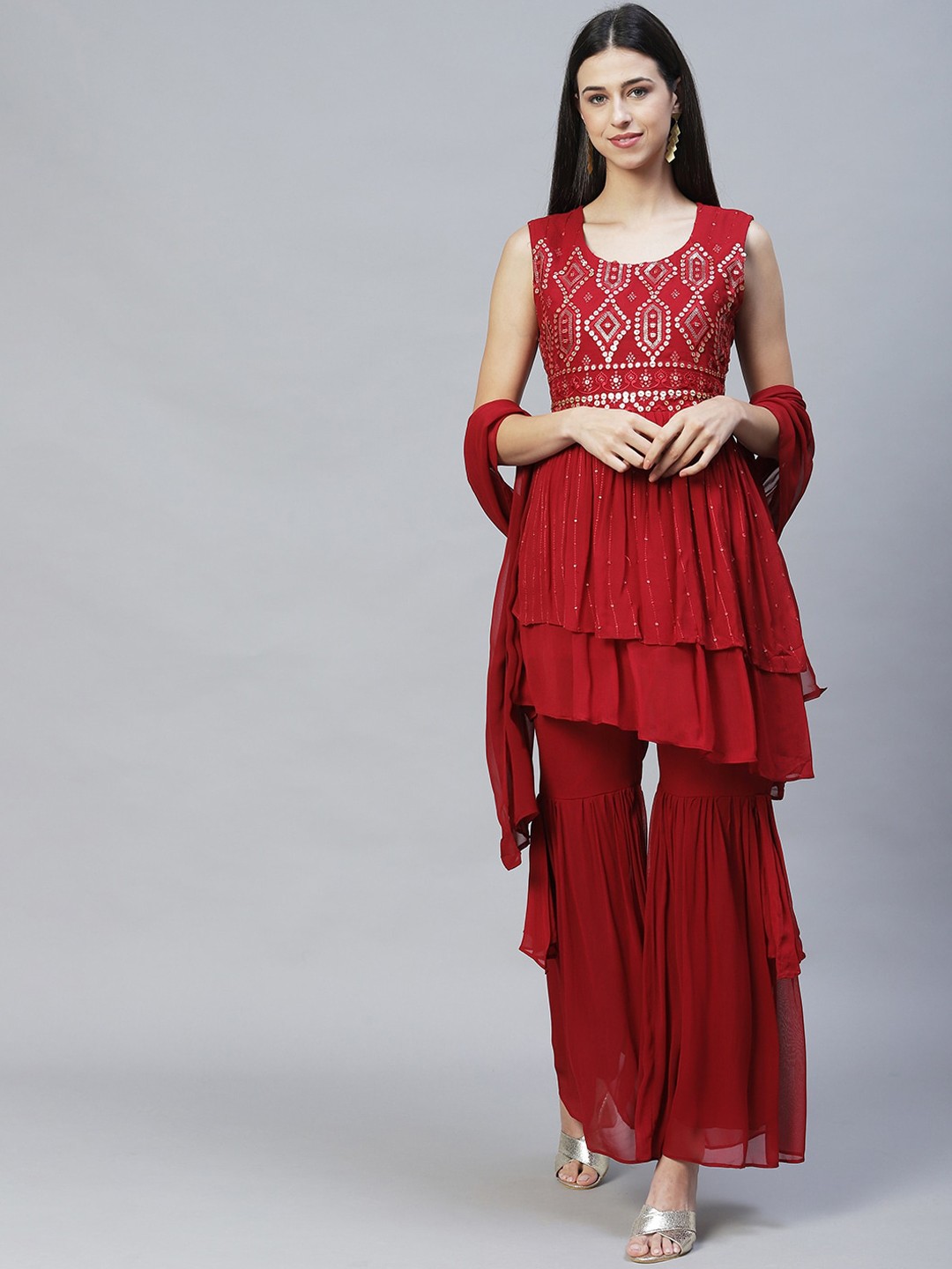 

FASHOR Women Ethnic Motifs Embroidered Layered Sequinned Kurti with Sharara & With Dupatta, Maroon