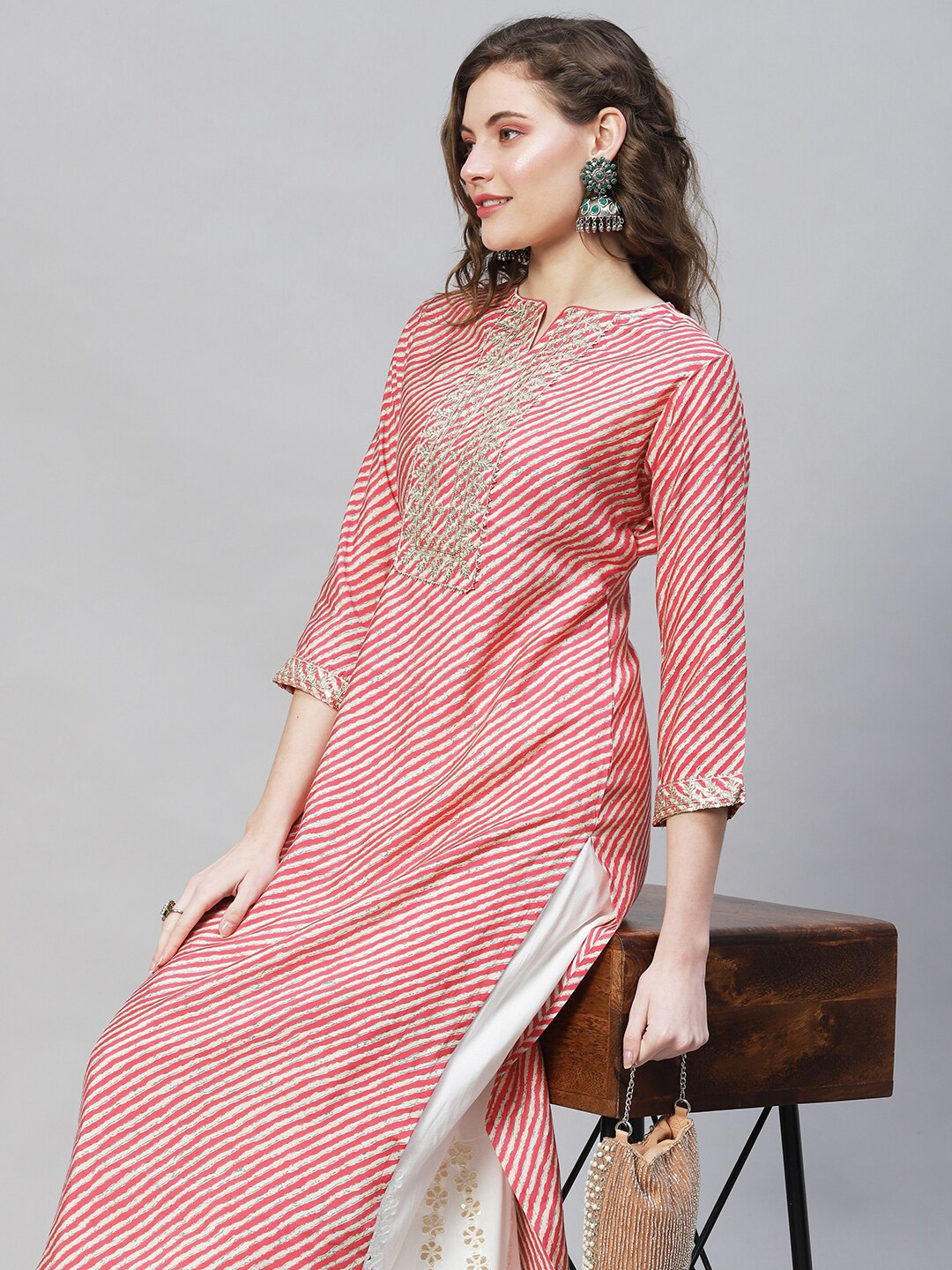 

FASHOR Women Pink & White Leheriya Printed Kurta