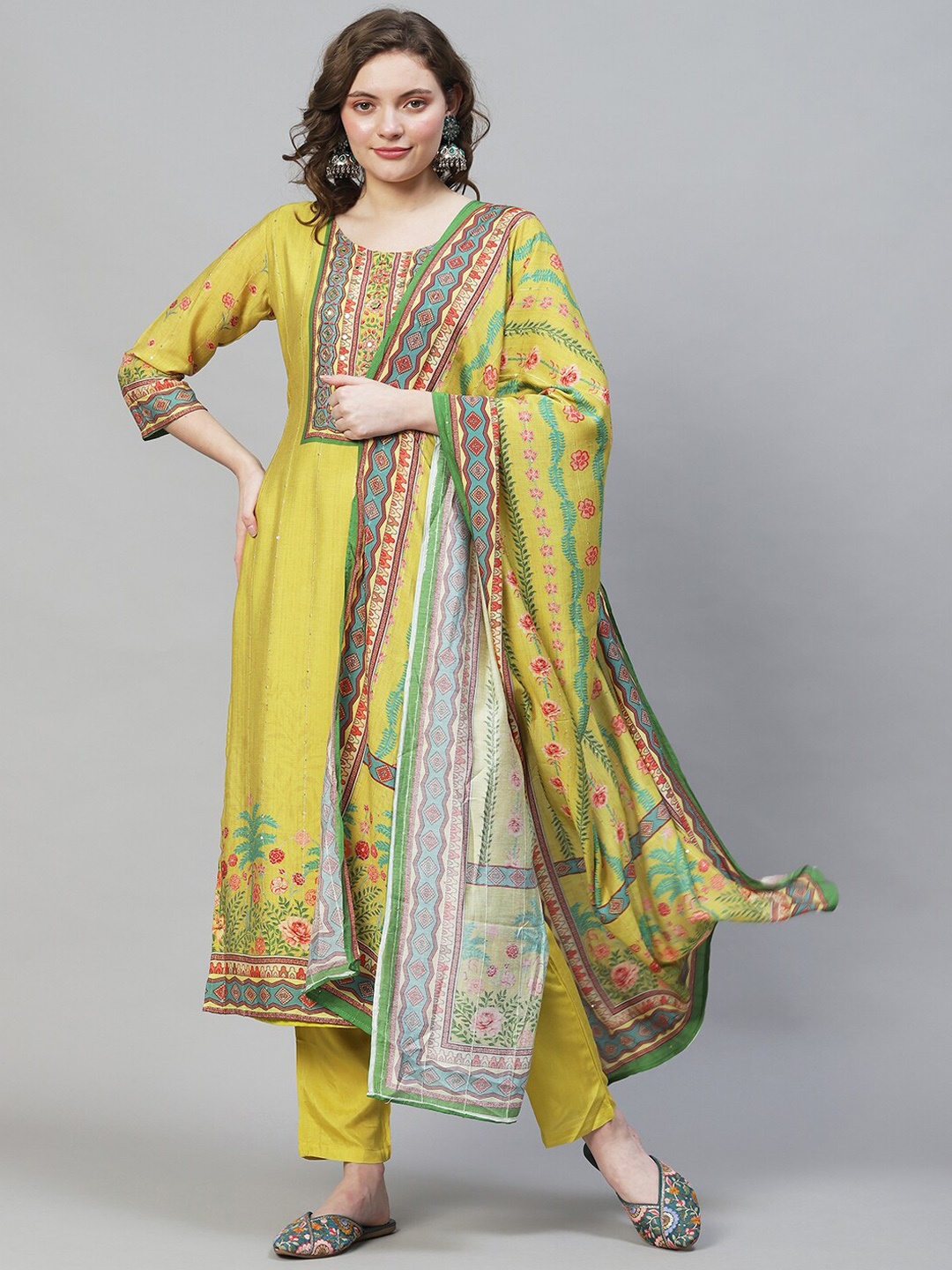 

FASHOR Women Floral Printed Sequinned Kurta with Trousers & With Dupatta, Green