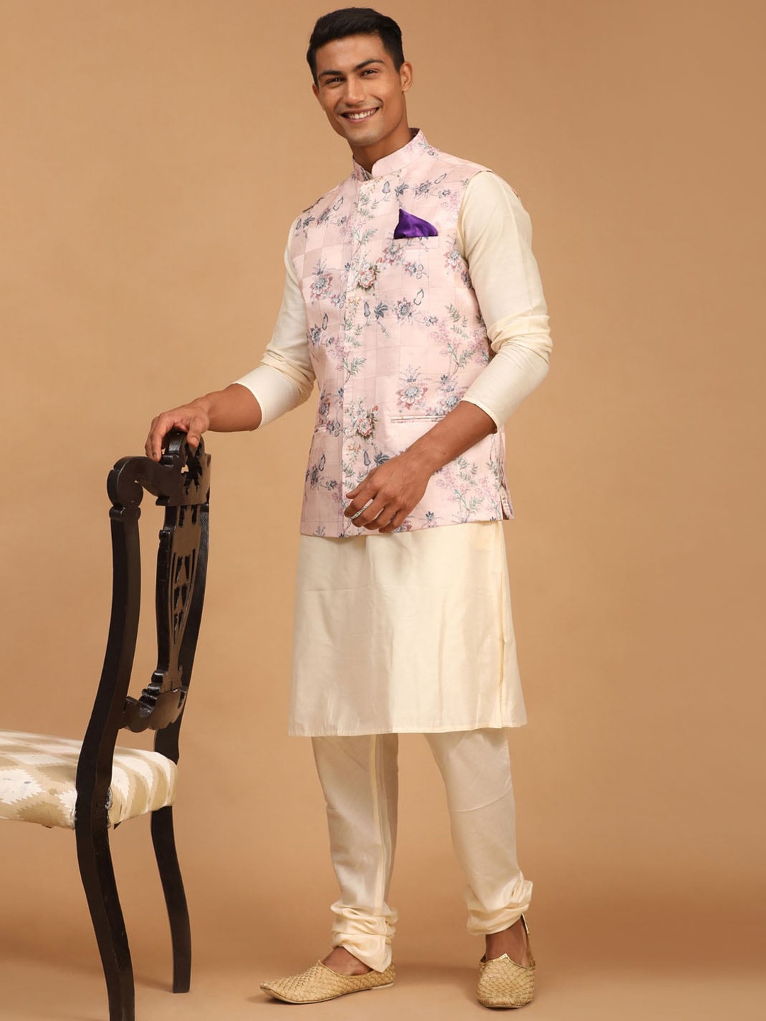

VASTRAMAY Men Solid Kurta & Churidar with Floral Print Nehru Jacket, Cream