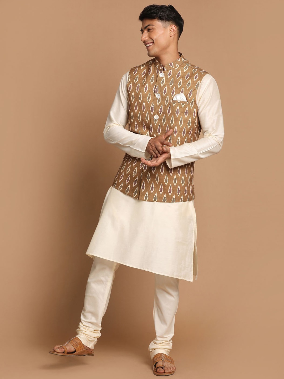 

VASTRAMAY Men Kurta with Pyjama & Nehru Jacket, Cream
