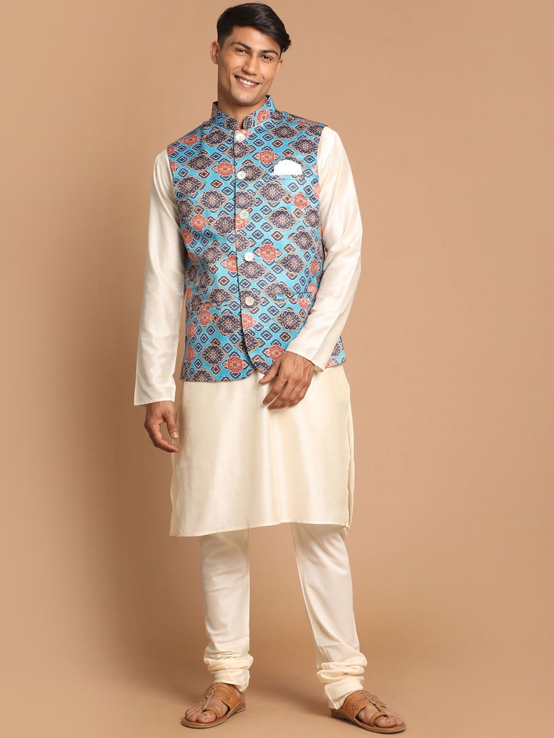 

VASTRAMAY Men Solid Kurta with Pyjama & Floral Printed Nehru Jacket, Cream