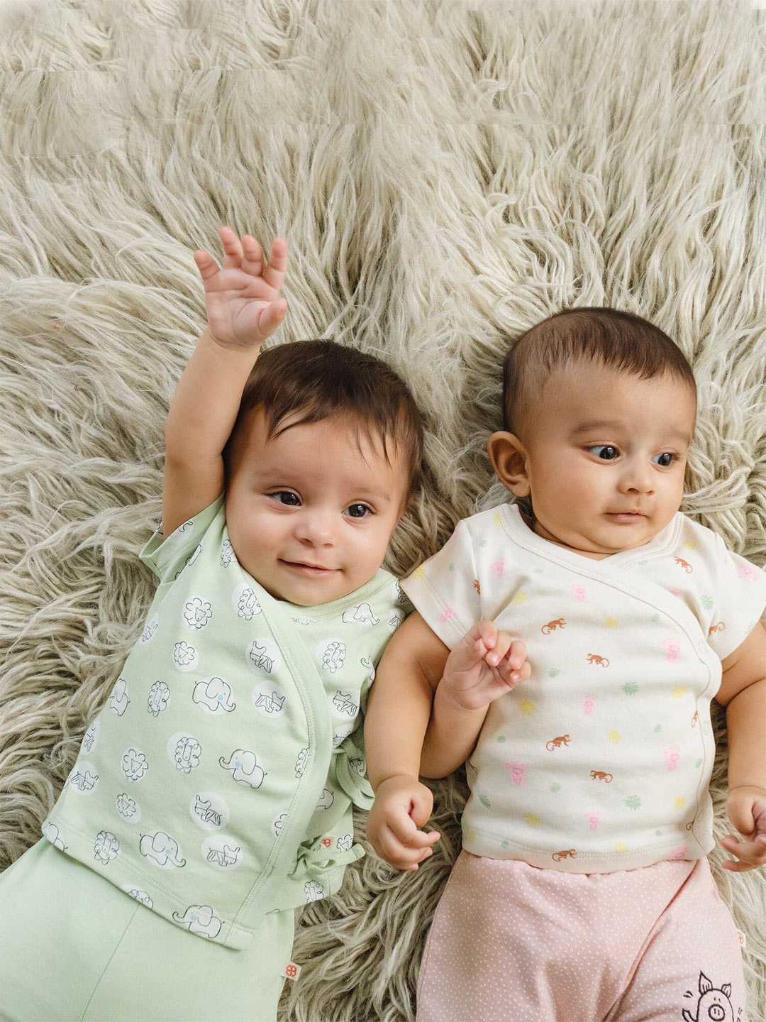 

GREENDIGO Infants Kids Sea Green & Cream Pack Of 2 Printed V-Neck Organic Cotton T-shirt