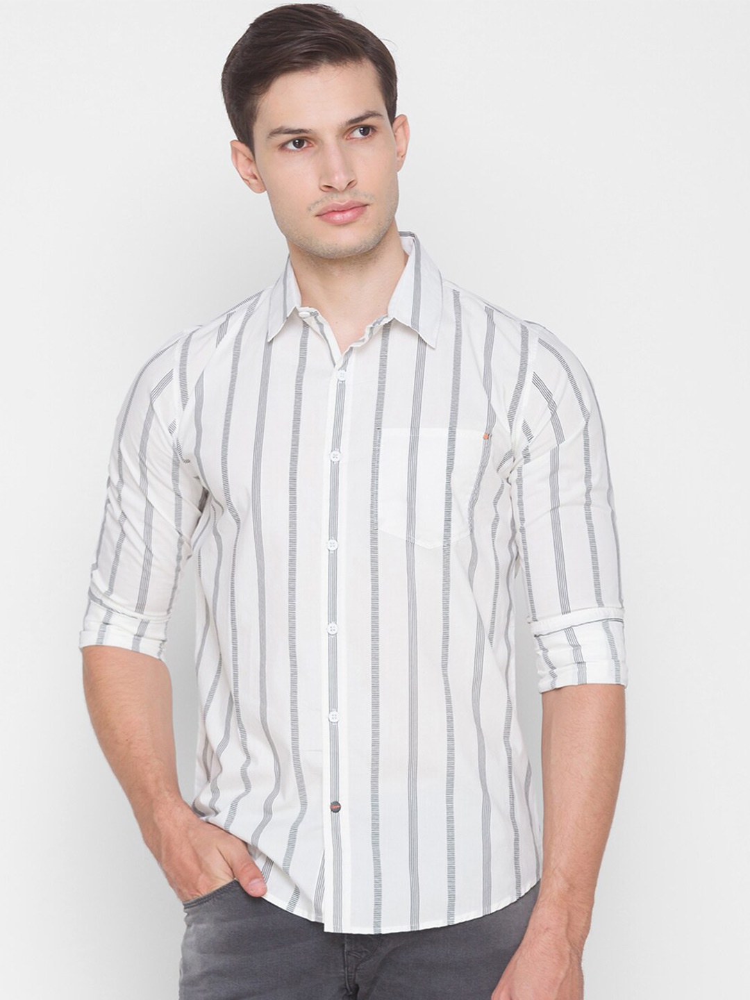 

SPYKAR Men White Slim Fit Striped Casual Shirt