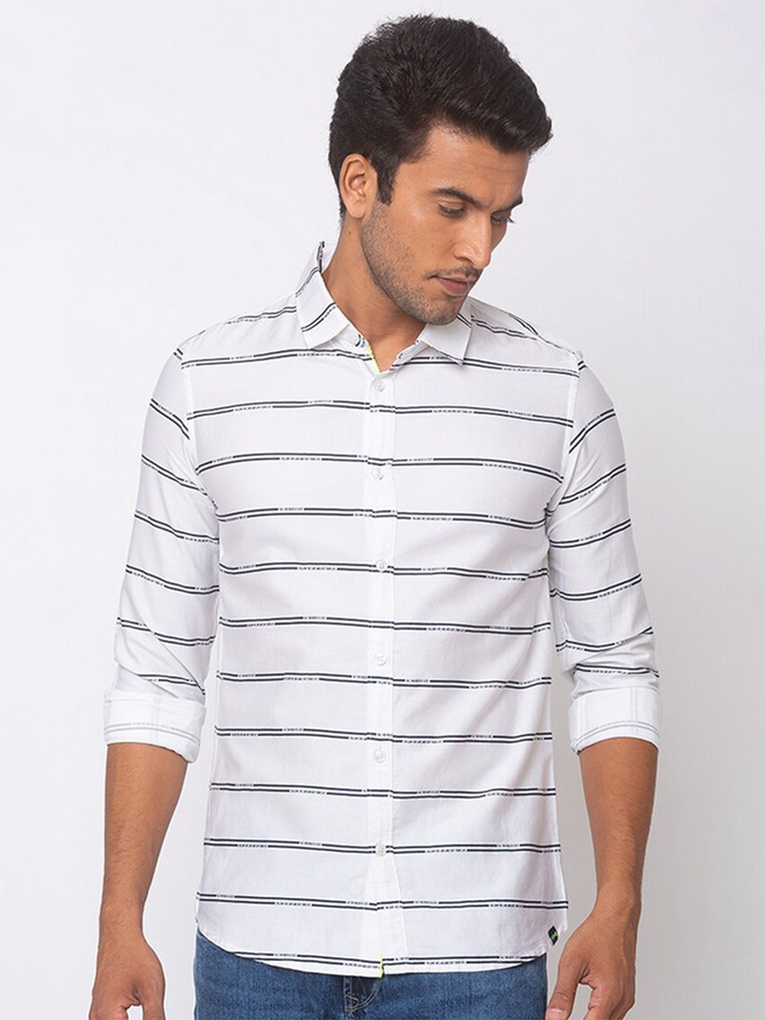 

SPYKAR Men White Slim Fit Horizontal Stripes Casual Shirt