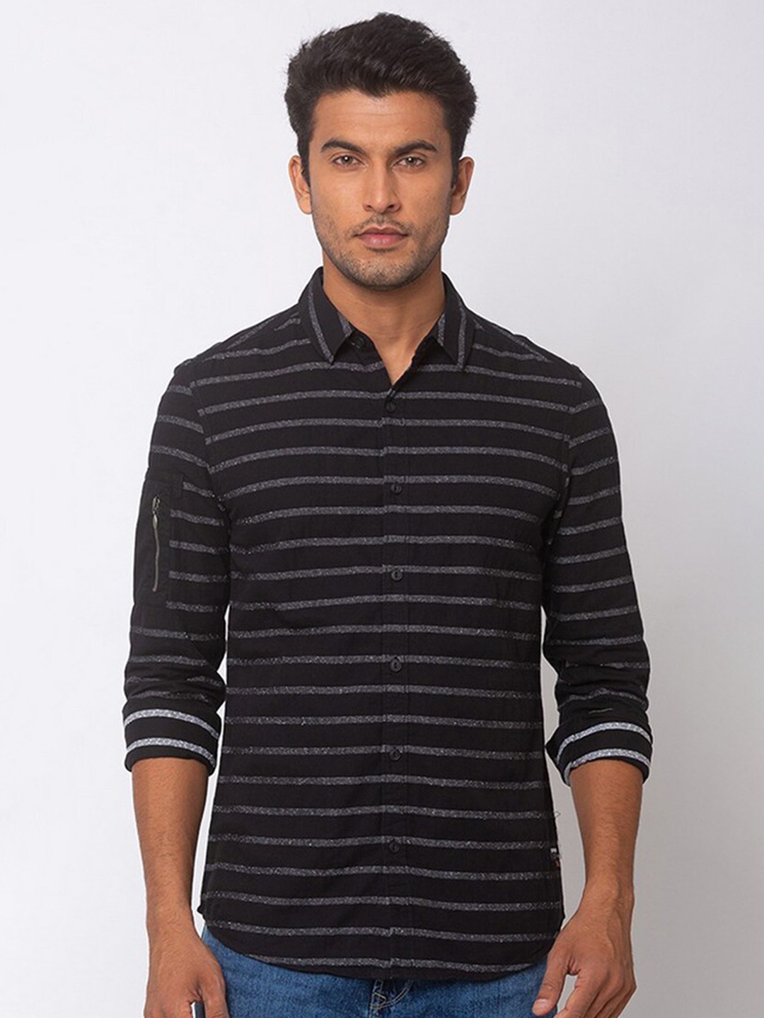 

SPYKAR Men Black Horizontal Striped Cotton Casual Shirt