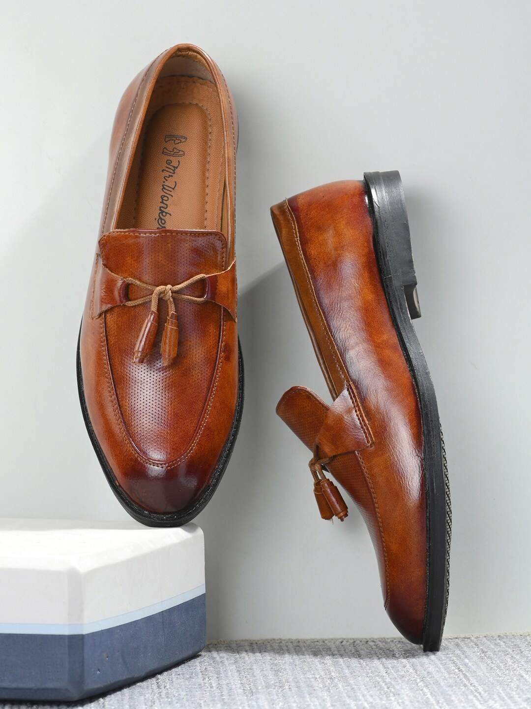 

mr.wonker Men Black & Brown Solid Formal Loafers