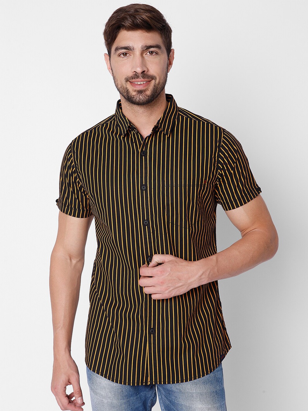 

SPYKAR Men Black Slim Fit Striped Casual Shirt