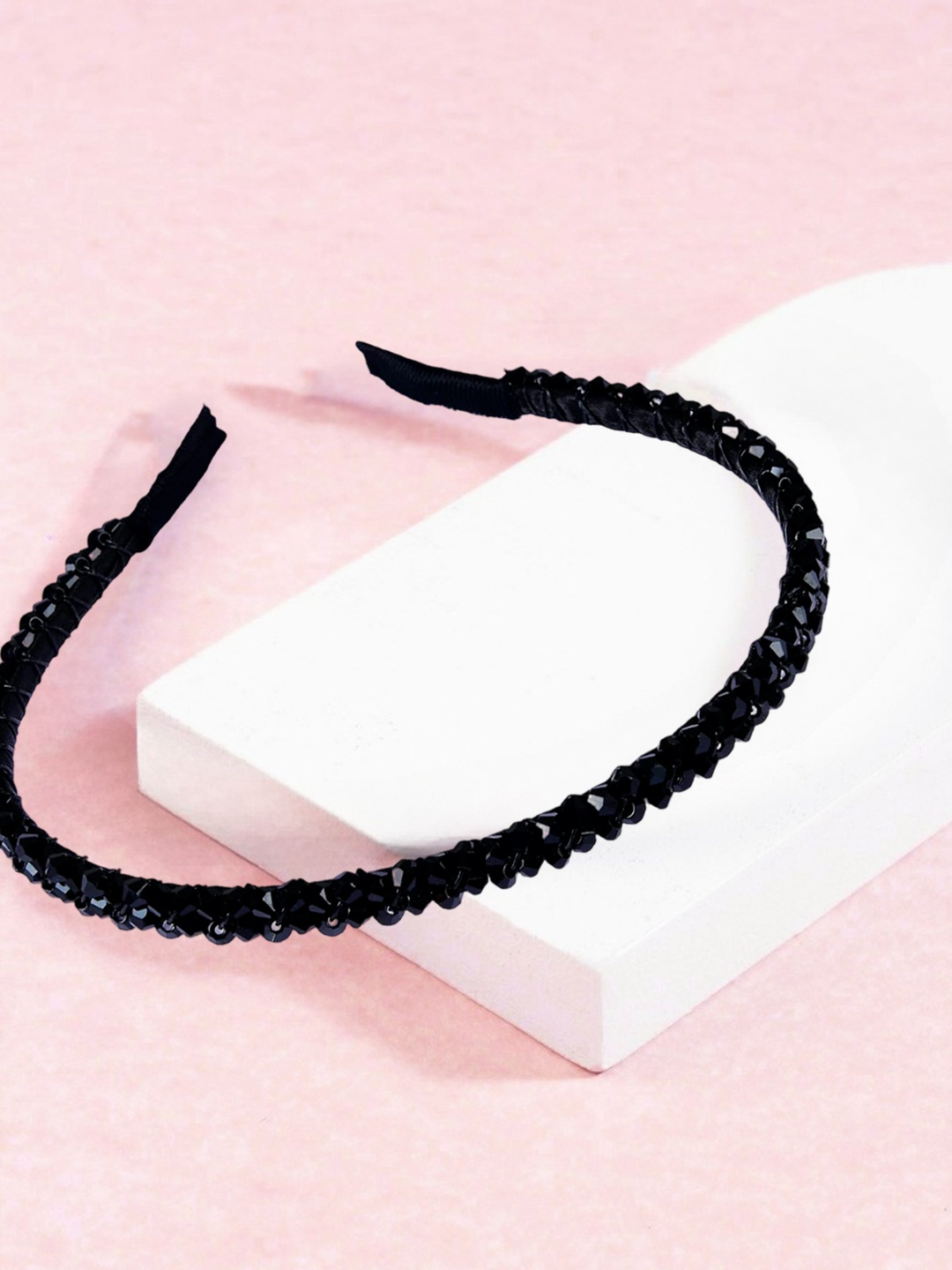 

OOMPH Women Embellished Hairband, Black