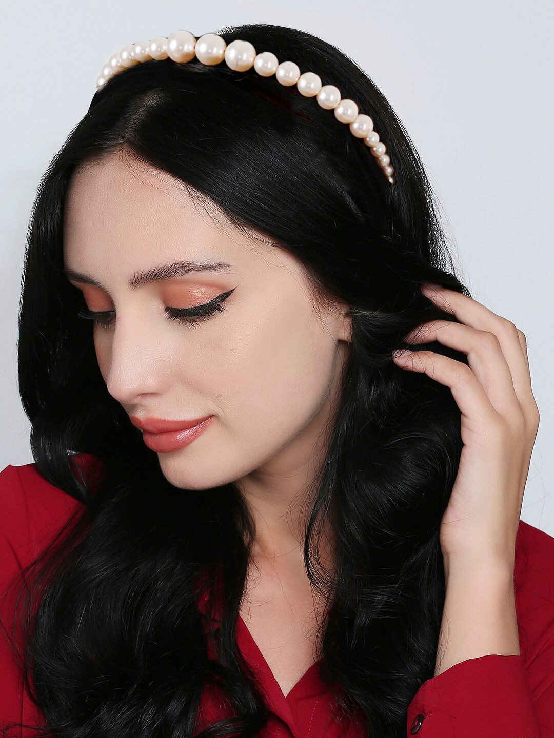 

OOMPH Women White Embellished Hairband