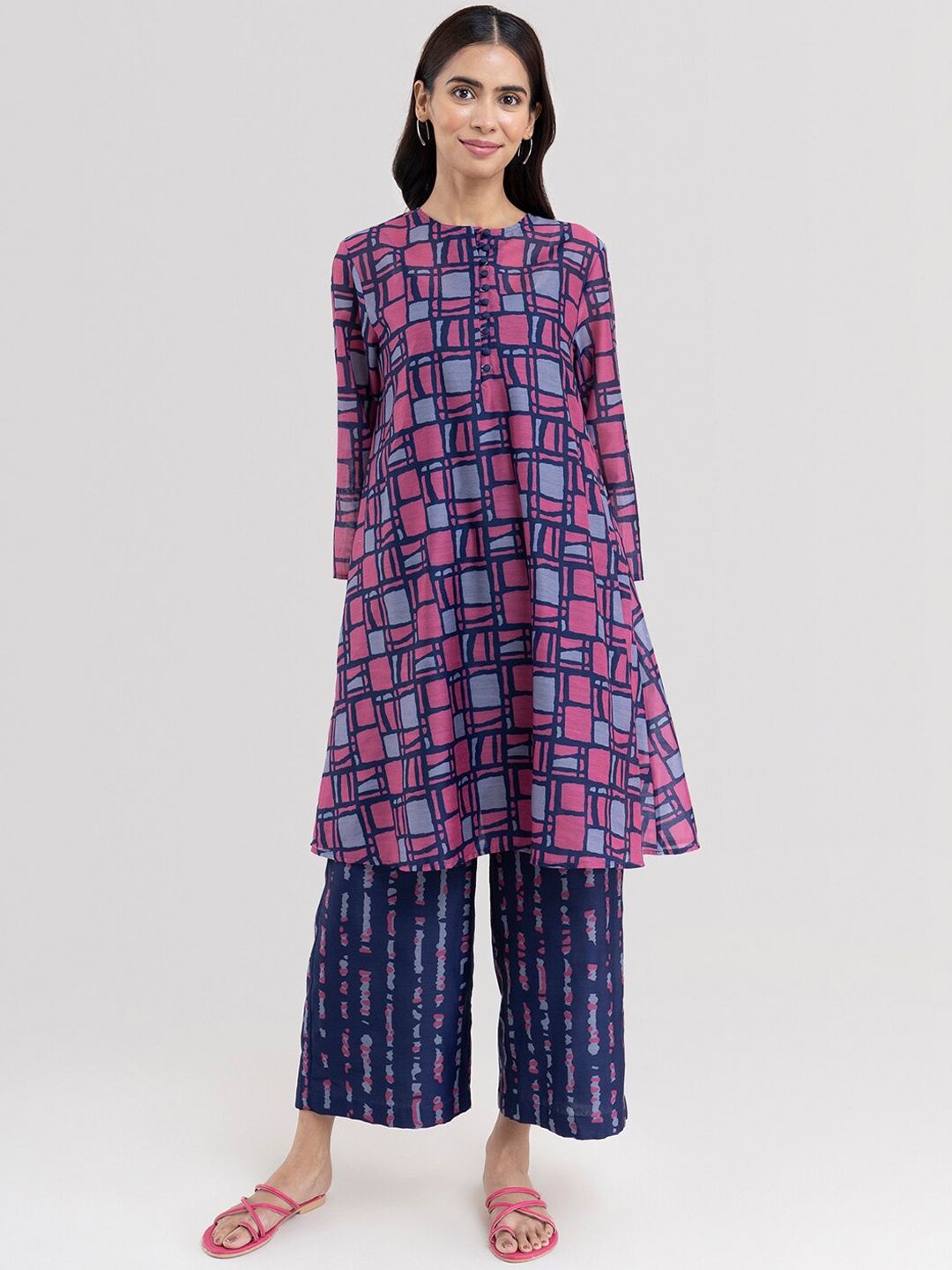 

Pink Fort Women Printed Panelled Kurta with Trousers, Navy blue