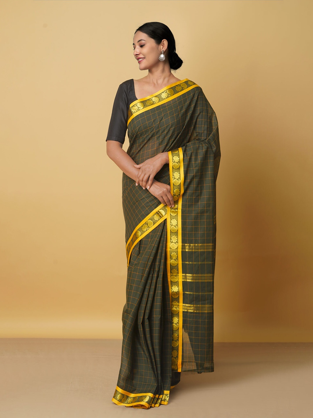 

Unnati Silks Green & Gold-Toned Checked Zari Pure Cotton Venkatgiri Saree