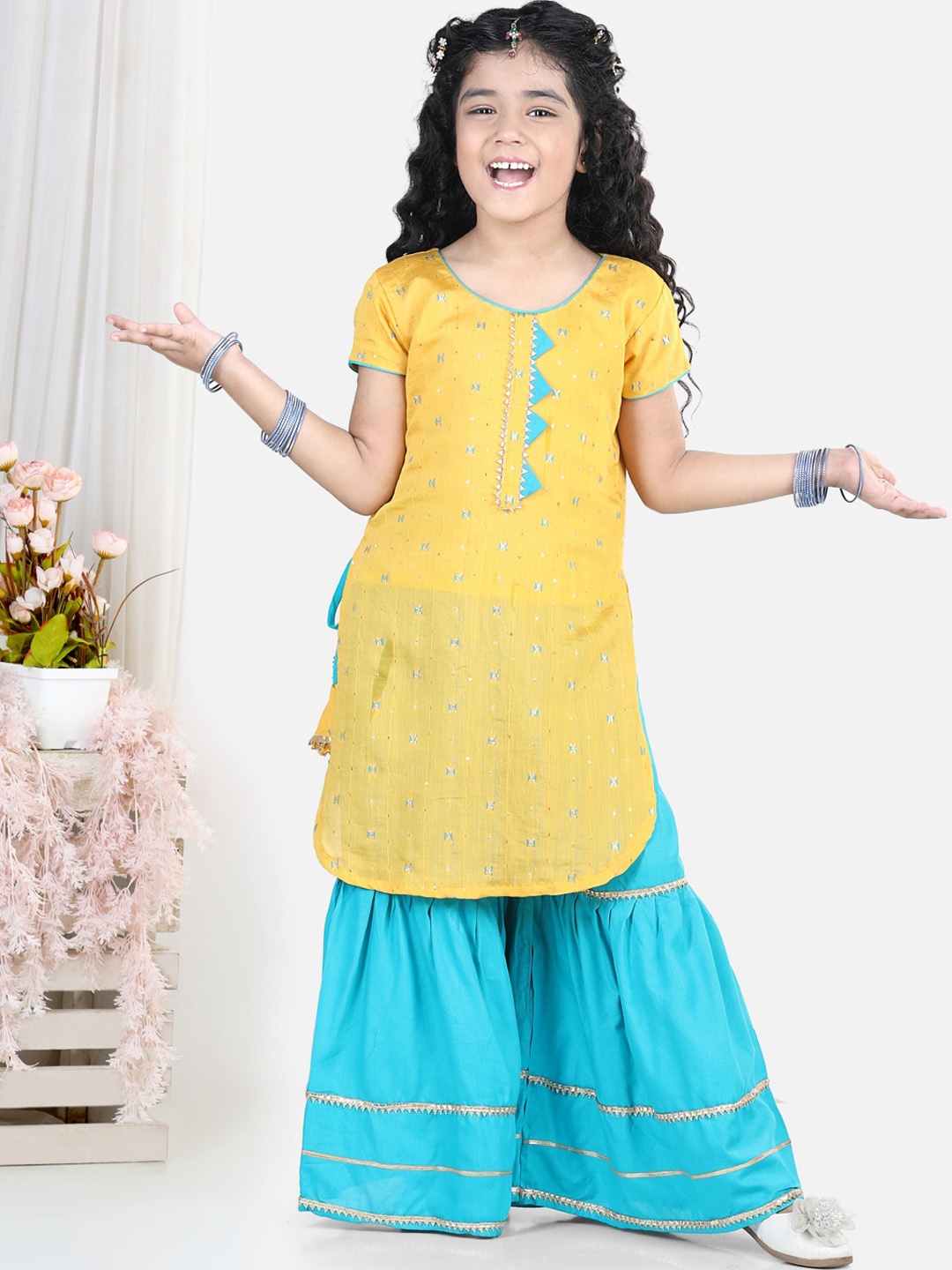 

Kinder Kids Girls Printed Kurta with Sharara, Yellow