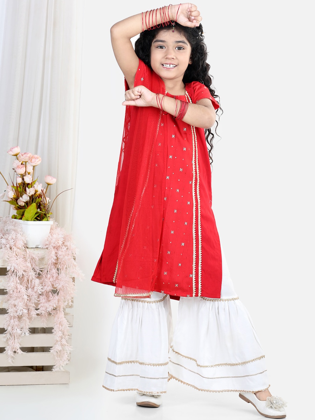 

Kinder Kids Girls Red Printed Kurta with Sharara & With Dupatta
