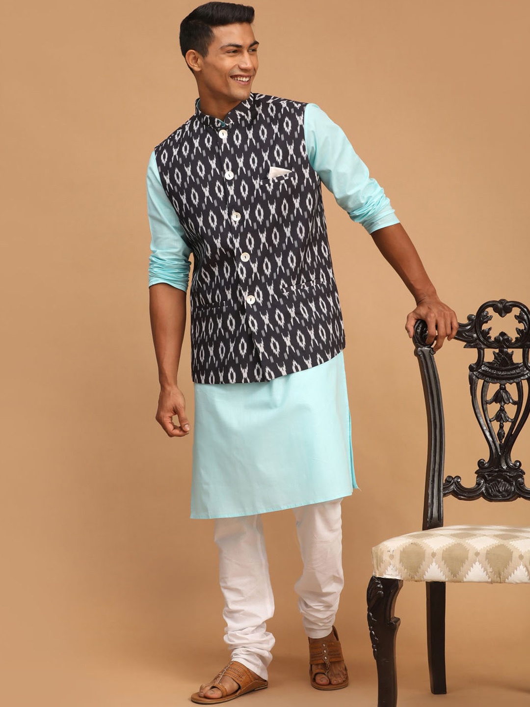 

VASTRAMAY Men Kurta with Churidar & Nehru Jacket, Blue