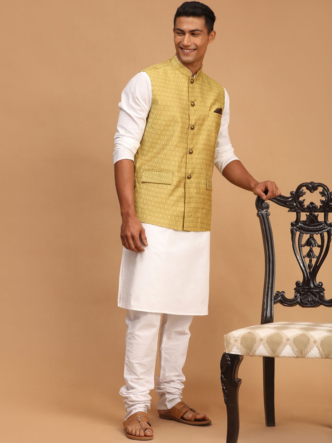 

VASTRAMAY Men Solid Kurta with Churidar Floral Self Design & Self Design Nehru Jacket, White